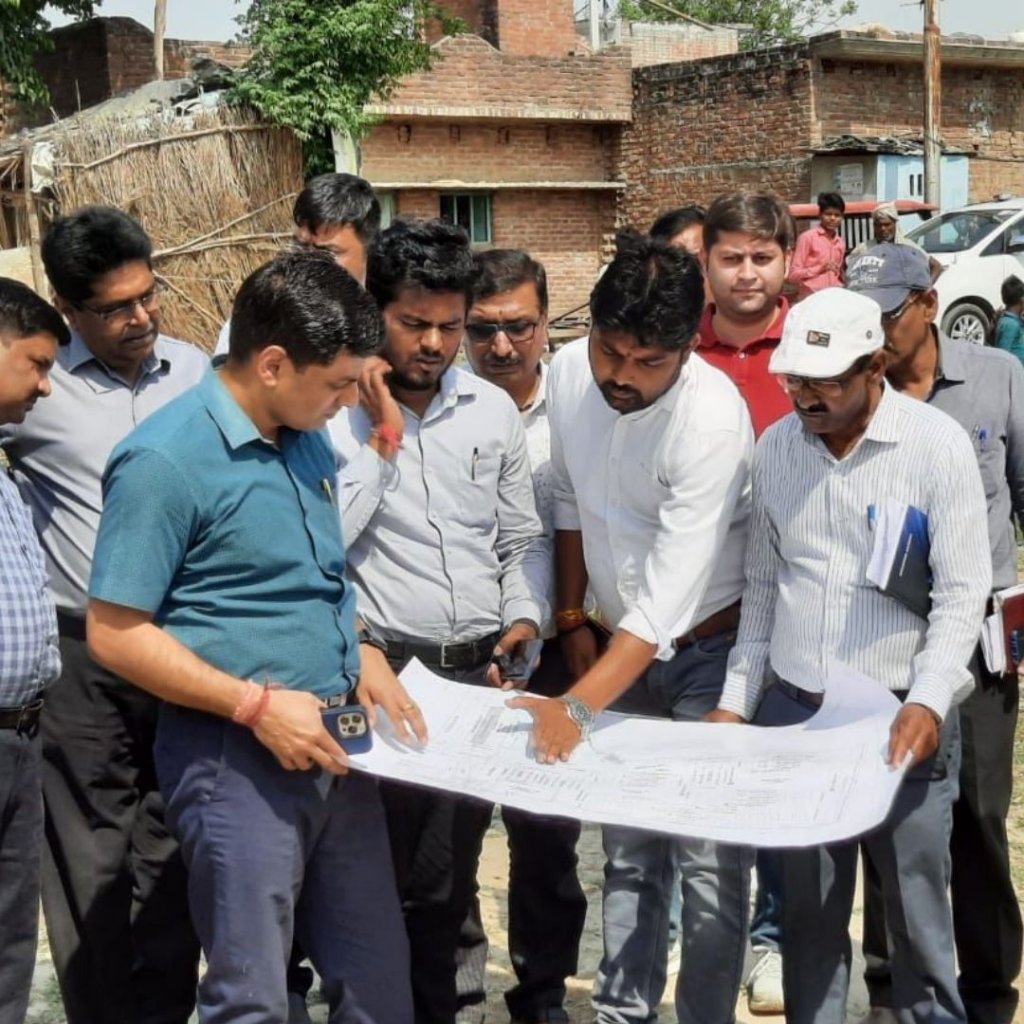 Bareilly Vikas Pradhikaran VC inspected Sabarmati Enclave in Sector 1 of Ramganga Nagar Nagar bareilly